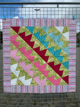 Last inn bildet i Galleri-visningsprogrammet, Blomster røde, hvite, blå mønster