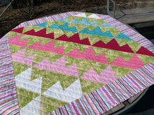 Last inn bildet i Galleri-visningsprogrammet, Blomster røde, hvite, blå mønster